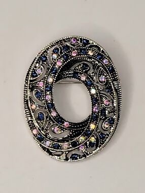 ▪︎New! Brooch